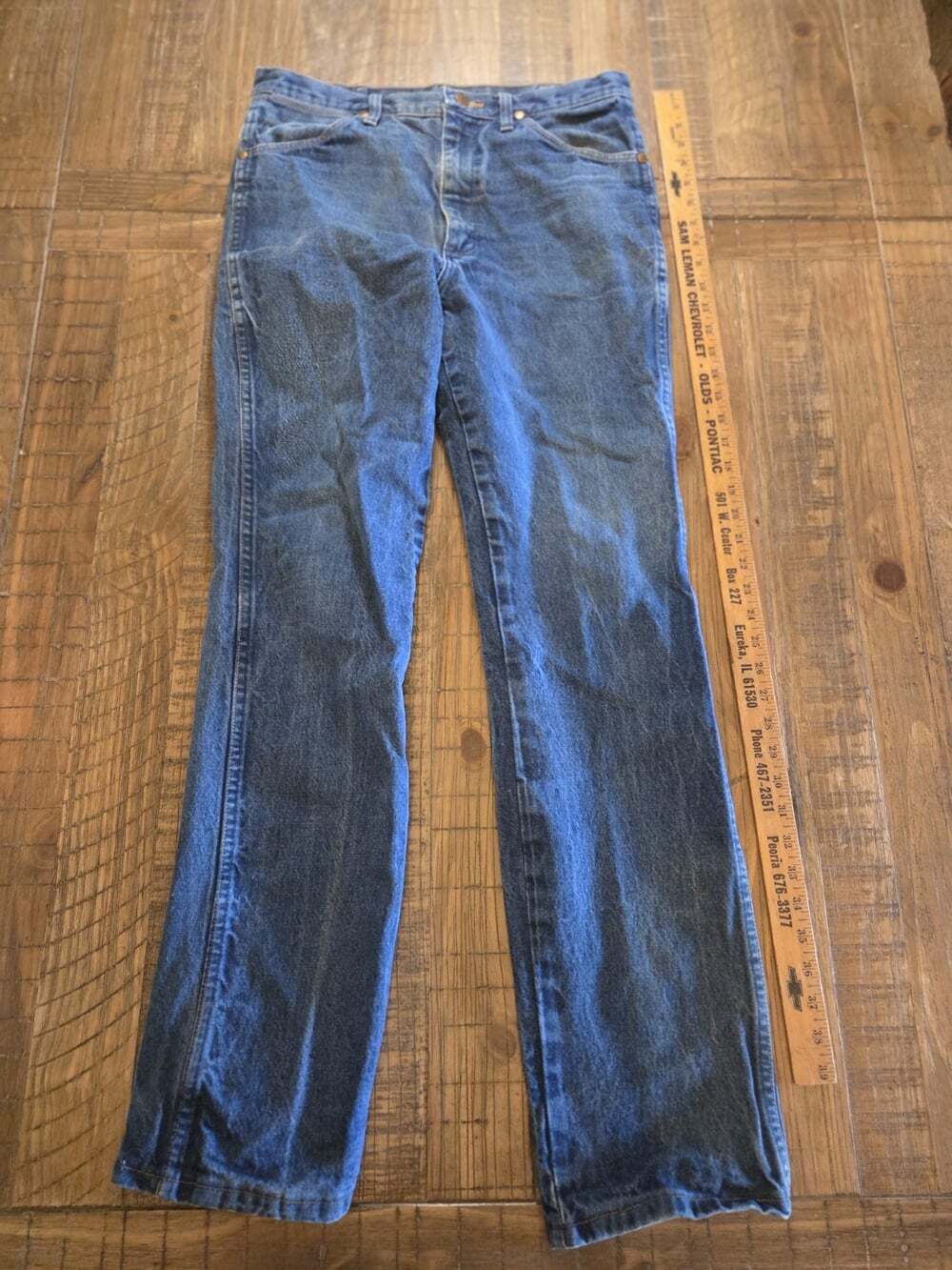 Wrangler 936DEN slim fit cowboy cut jeans in a size 33 x 34